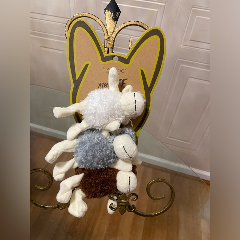 NANDOG PET GEAR NWT!!!  3 Mini Sheep’s !!Adorable Clinker And Squeaky!! 5”